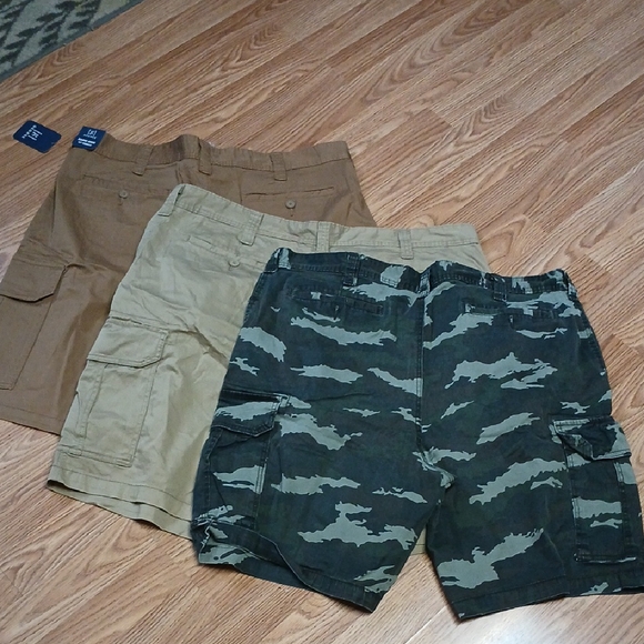 George Men's Cargo Shorts in Camo, Tan, and Khaki Size 44 - Picture 1 of 5